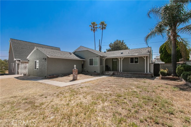10915 Whitaker Avenue, Granada Hills CA: https://media.crmls.org/medias/180e8a2a-d28a-4535-90c6-1aeac068a1b3.jpg