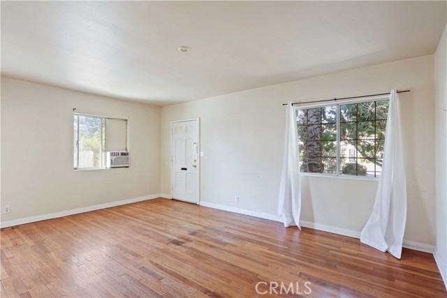 Detail Gallery Image 5 of 23 For 5940 Cedros Ave, Van Nuys,  CA 91411 - 2 Beds | 1 Baths