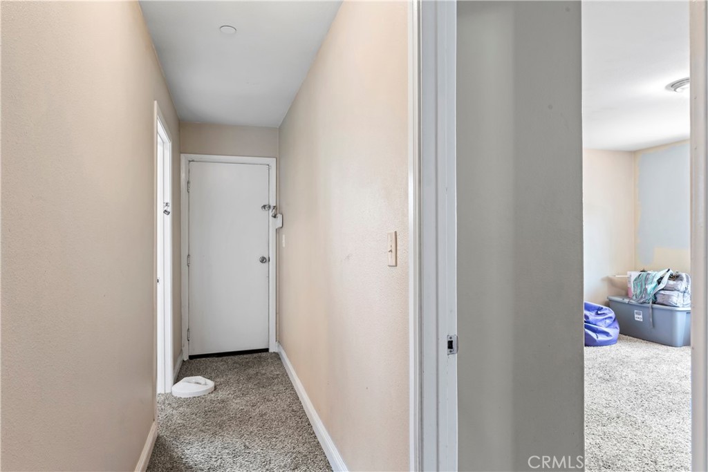https://media.crmls.org/medias/180ff795-5eb7-4c85-858e-cae300106165.jpg?preset=X-Large