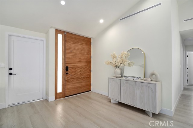 Detail Gallery Image 5 of 47 For 10947 Lurline Ave, Chatsworth,  CA 91311 - 5 Beds | 4 Baths