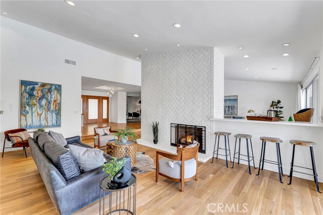 17372 Quesan Place, Encino (los Angeles), CA, 91316 17372 Quesan Place, Encino (los Angeles), CA, 91316