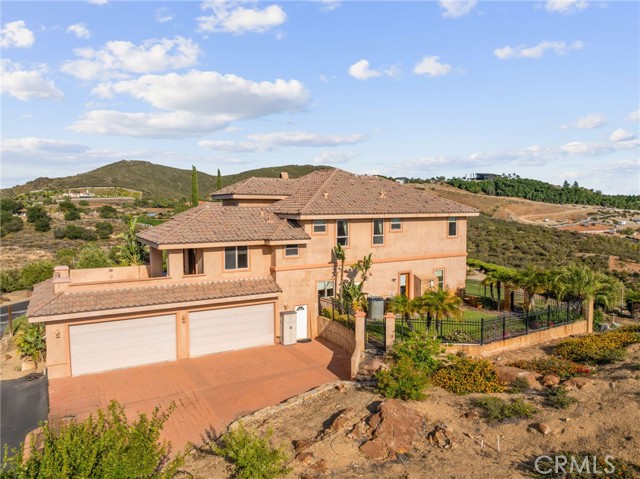 37654 Calle De Lobo, Murrieta CA: https://media.crmls.org/medias/1810eecd-619a-4976-b982-2e0394be5f5b.jpg