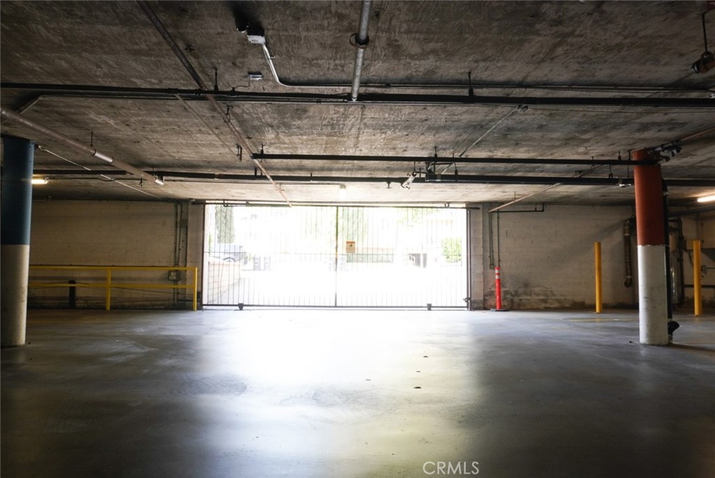 https://media.crmls.org/medias/181126b2-5499-49a1-b353-839015febb4d.jpg?preset=X-Large