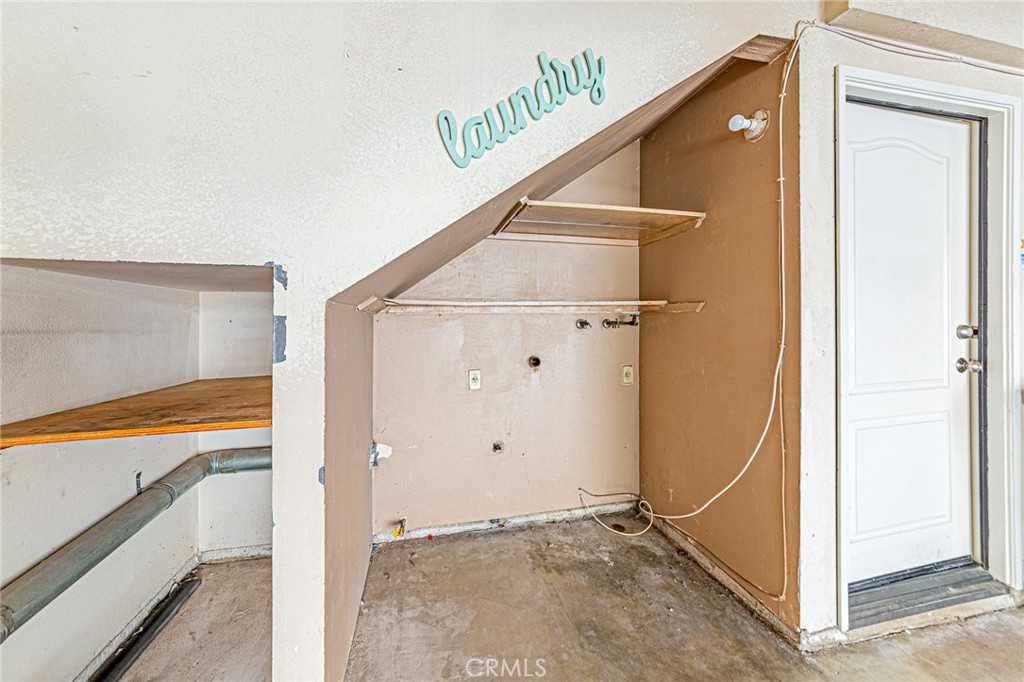 https://media.crmls.org/medias/18114ce5-9cd0-4c79-a074-979726a860d3.jpg?preset=X-Large