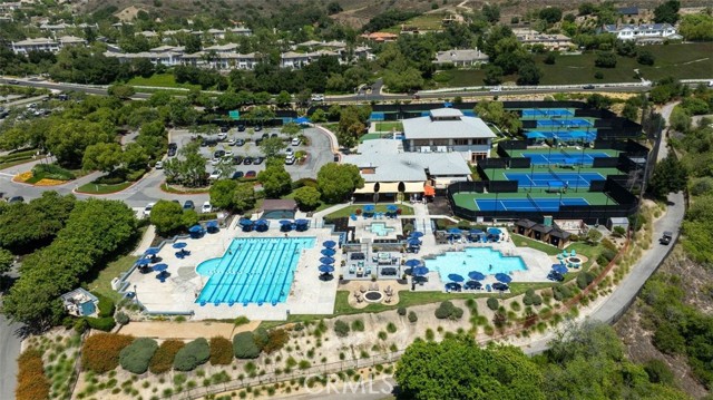 6 Marble Creek Lane, Coto de Caza CA: https://media.crmls.org/medias/18115027-3959-45df-904c-6690a4a4f6a0.jpg