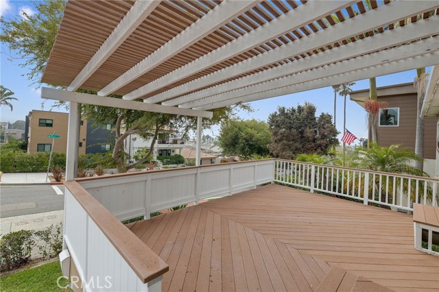 Detail Gallery Image 4 of 37 For 551 Avenue B, Redondo Beach,  CA 90277 - 3 Beds | 2/1 Baths