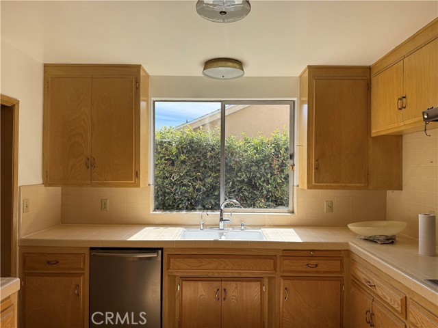 Detail Gallery Image 11 of 29 For 9221 Rubio Ave, North Hills,  CA 91343 - 2 Beds | 2 Baths