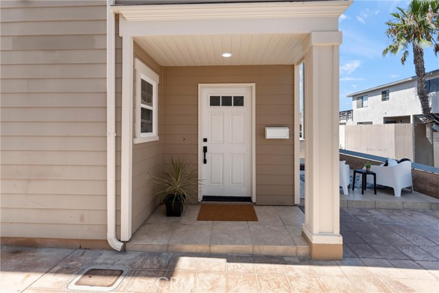 Detail Gallery Image 3 of 36 For 126 47th Street #1,  Newport Beach,  CA 92663 - 3 Beds | 2/1 Baths