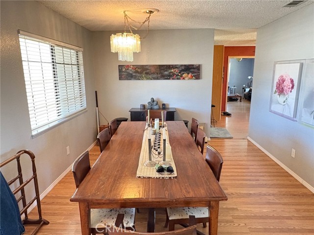 Detail Gallery Image 5 of 20 For 14195 Whispering Sands Dr, Victorville,  CA 92392 - 4 Beds | 2 Baths