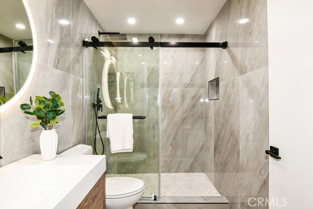 Detail Gallery Image 33 of 41 For 10 White Water Dr, Corona Del Mar,  CA 92625 - 2 Beds | 2 Baths