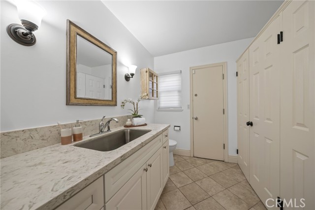 Detail Gallery Image 21 of 35 For 23000 Brenford Street, Woodland Hills,  CA 91364 - 4 Beds | 4 Baths