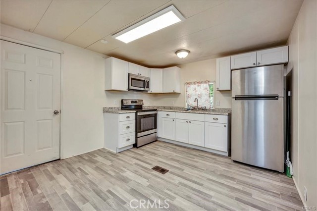 Detail Gallery Image 6 of 11 For 12886 4th St, Clearlake Oaks,  CA 95423 - 2 Beds | 1 Baths