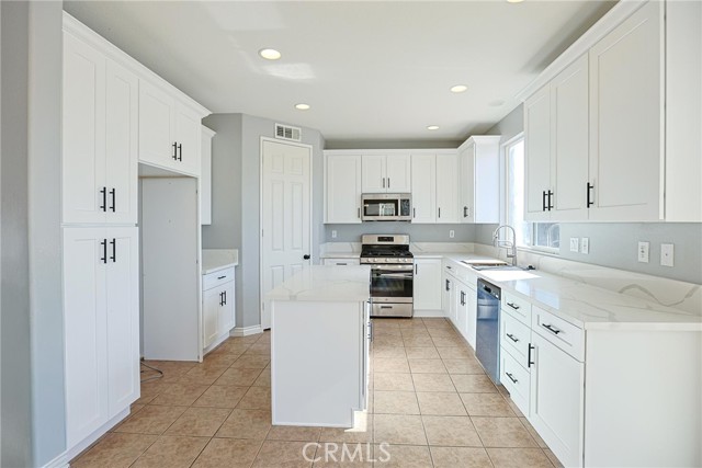 Detail Gallery Image 13 of 70 For 26523 Bladen Ave, Murrieta,  CA 92562 - 5 Beds | 3 Baths