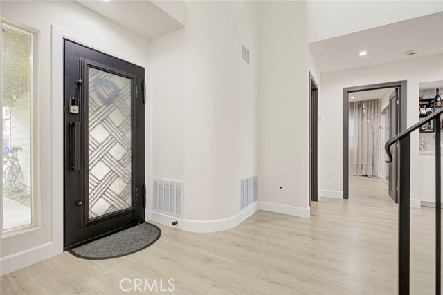 Detail Gallery Image 9 of 63 For 28030 Kenton, Saugus,  CA 91350 - 5 Beds | 3 Baths