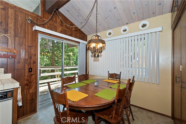 Detail Gallery Image 19 of 45 For 965 Lausanne Dr, Crestline,  CA 92325 - 4 Beds | 2/1 Baths