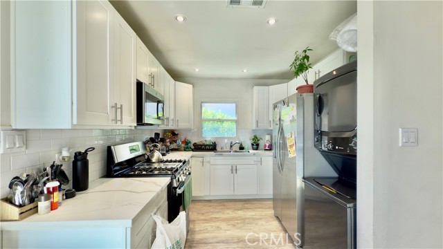 11125 Glenoaks Boulevard, Pacoima CA: https://media.crmls.org/medias/181a7843-dfee-4bb6-ba62-5dd7ab471974.jpg