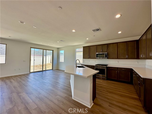Detail Gallery Image 2 of 30 For 21430 Megan Ct, Riverside,  CA 92507 - 3 Beds | 2 Baths