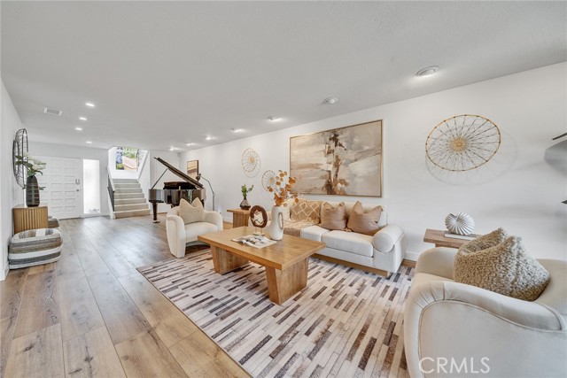 Detail Gallery Image 9 of 44 For 520 Cancha, Newport Beach,  CA 92660 - 3 Beds | 2/1 Baths