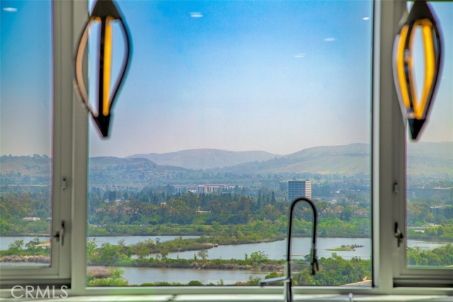 Detail Gallery Image 10 of 64 For 8155 Scholarship, Irvine,  CA 92612 - 3 Beds | 3/1 Baths