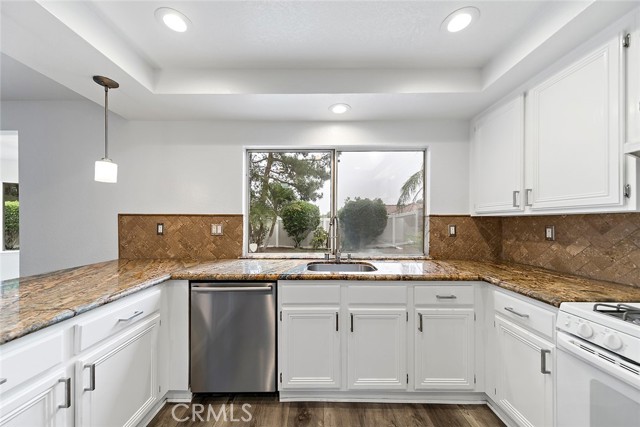 701 Black Oak Circle, Corona CA: https://media.crmls.org/medias/181bd511-7f85-4ddc-9467-77e847ecf612.jpg