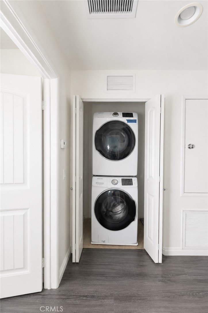 https://media.crmls.org/medias/181be115-e8ac-4f83-8fae-2c36274635e3.jpg?preset=X-Large