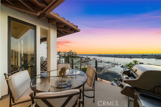 Detail Gallery Image 26 of 66 For 2301 Pacific Dr, Corona Del Mar,  CA 92625 - 4 Beds | 3/1 Baths