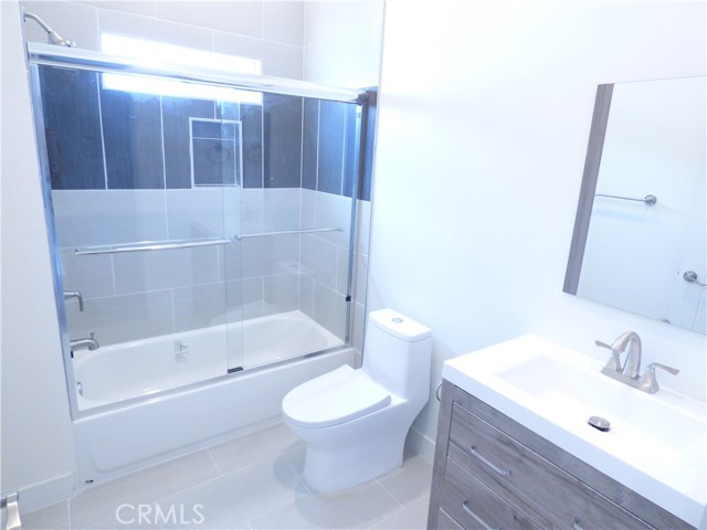 Detail Gallery Image 11 of 20 For 1923 Holly Dr, Los Angeles,  CA 90068 - 2 Beds | 2 Baths