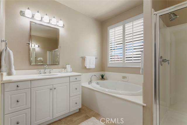 En-suite bathroom with separate tub and shower