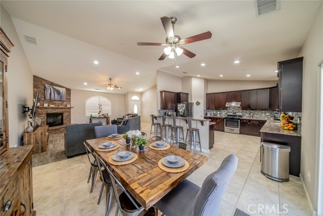 13546 Rincon Road, Apple Valley CA: https://media.crmls.org/medias/181ccf8e-ea74-4d24-9167-6dfa6454329d.jpg