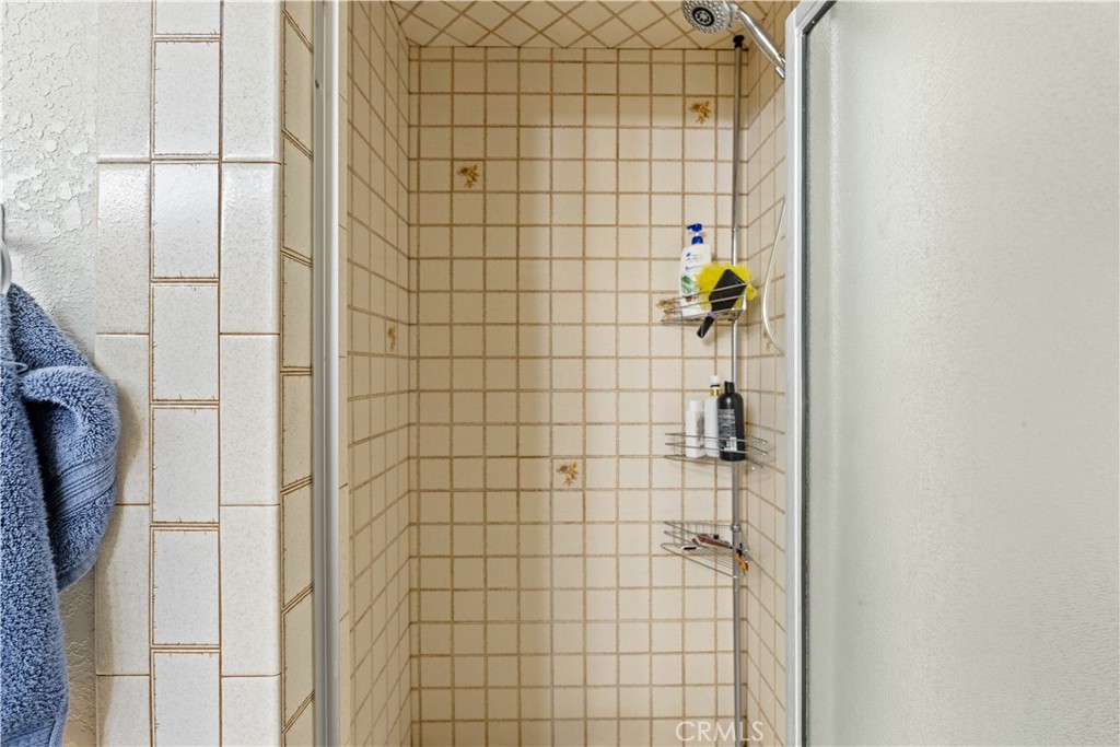 https://media.crmls.org/medias/181e71e9-eb8d-41b0-ab6b-30d972f5d038.jpg?preset=X-Large