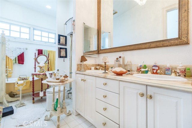 Detail Gallery Image 17 of 25 For 15589 Briarwood Dr, Sherman Oaks,  CA 91403 - 3 Beds | 3/2 Baths