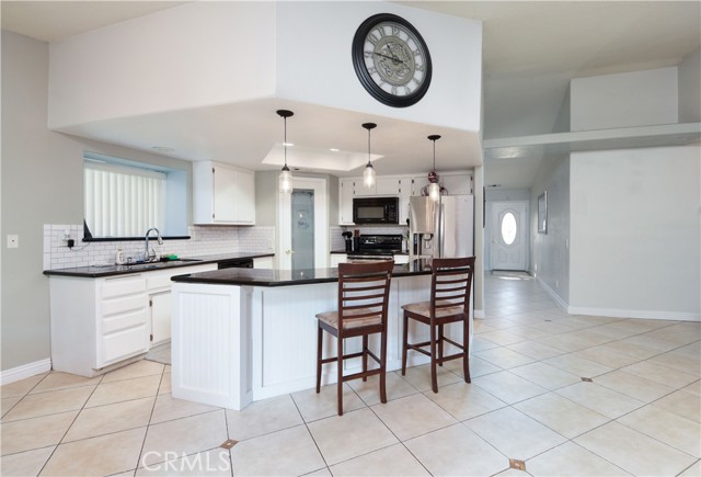 Detail Gallery Image 11 of 32 For 28970 Vacation, Canyon Lake,  CA 92587 - 4 Beds | 2 Baths