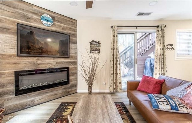 Detail Gallery Image 4 of 12 For 27981 Rainbow Dr, Lake Arrowhead,  CA 92352 - 3 Beds | 1/1 Baths