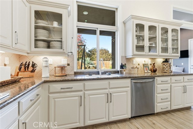 Detail Gallery Image 17 of 66 For 170 W Pioneer Way, Hanford,  CA 93230 - 4 Beds | 3 Baths