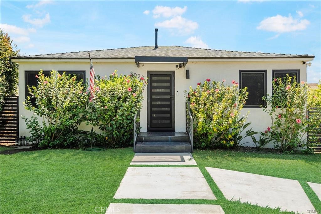 3023 Glendon Avenue — architectural residence