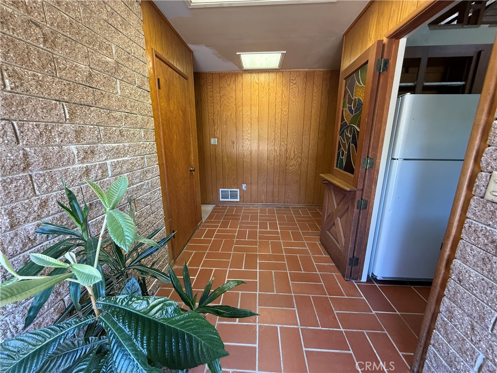 https://media.crmls.org/medias/1820afcf-e6cd-4023-a5e1-1f14a97ee98b.jpg?preset=X-Large