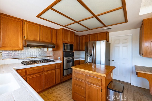 Detail Gallery Image 17 of 51 For 330 Amberwood Dr, Walnut,  CA 91789 - 5 Beds | 3 Baths