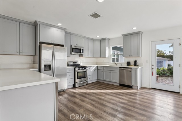 Detail Gallery Image 9 of 38 For 202 Mira Mar, Long Beach,  CA 90803 - 4 Beds | 4 Baths