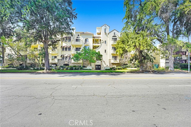4601 Coldwater Canyon Unit: 207