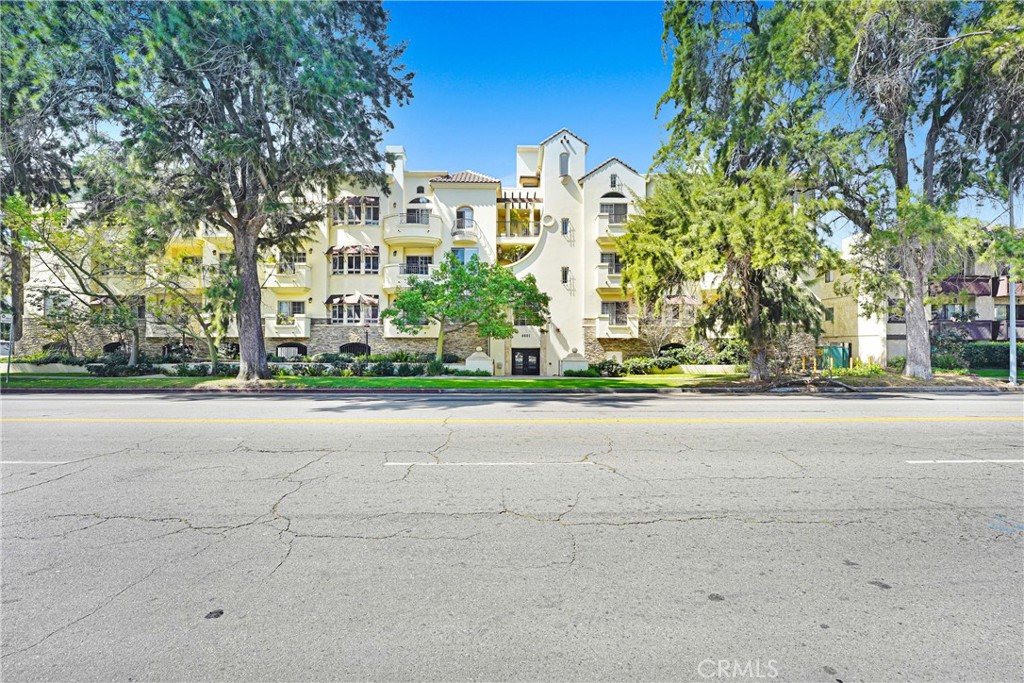 4601 Coldwater Canyon #207