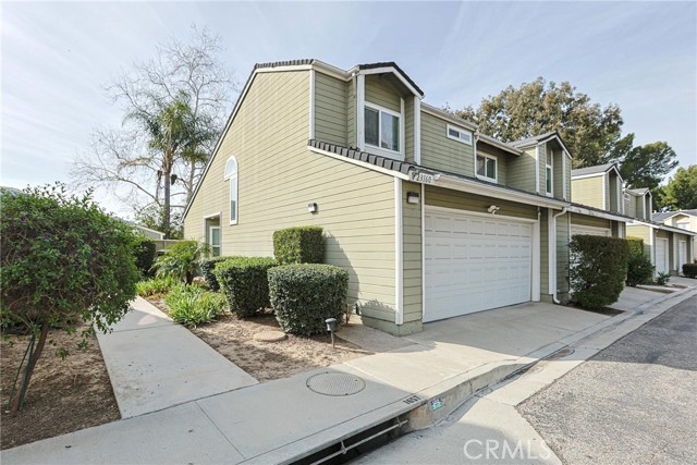 Detail Gallery Image 4 of 49 For 23160 Newport Ln #9,  Yorba Linda,  CA 92887 - 2 Beds | 2/1 Baths