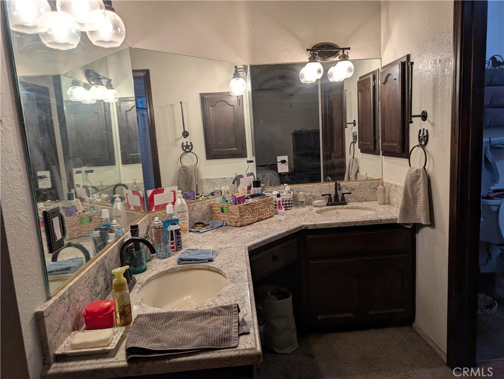 https://media.crmls.org/medias/18229401-b86d-4dfe-b1c3-52551b2edb06.jpg?preset=X-Large