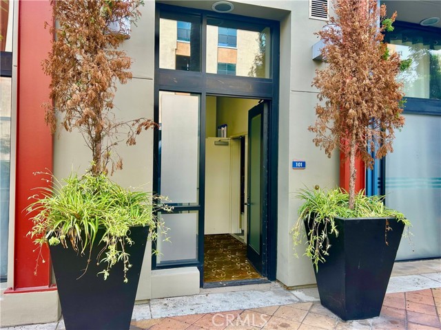 Detail Gallery Image 3 of 64 For 300 E 4th St. #101,  Long Beach,  CA 90802 - 1 Beds | 2 Baths