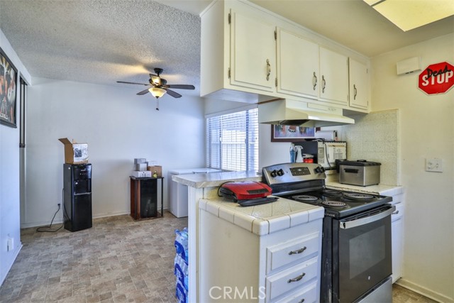 Detail Gallery Image 12 of 40 For 14247 Canterbury Dr, Victorville,  CA 92395 - 2 Beds | 2 Baths