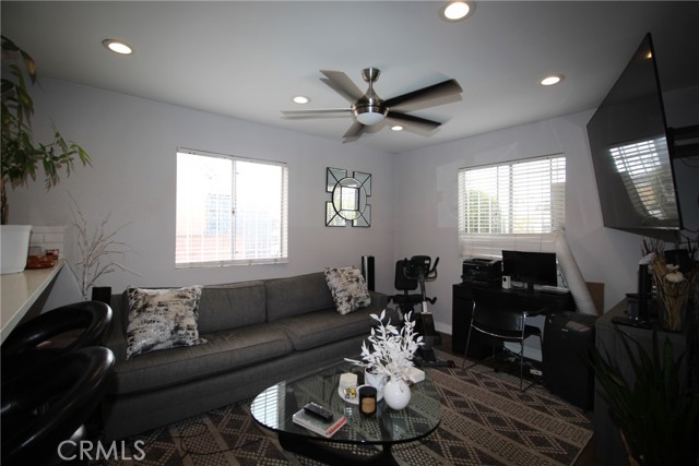 525 W 107th Street, Los Angeles CA: https://media.crmls.org/medias/1823bc98-bf3f-4a6e-b9d5-eac5303fe298.jpg