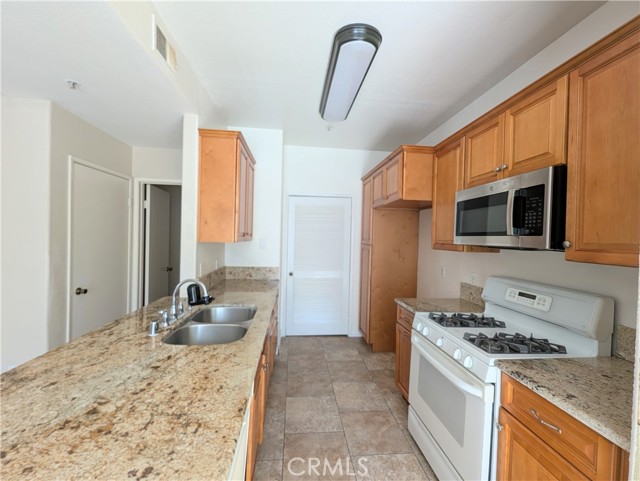 Detail Gallery Image 21 of 24 For 13133 Le Parc #1009,  Chino Hills,  CA 91709 - 2 Beds | 2/1 Baths