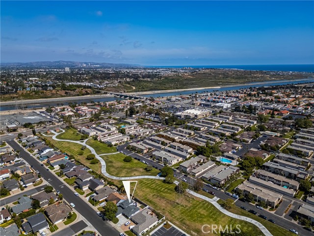 9802 Effingham Drive, Huntington Beach CA: https://media.crmls.org/medias/1824ef15-1cdc-4e11-8ba9-f0f6b663b766.jpg