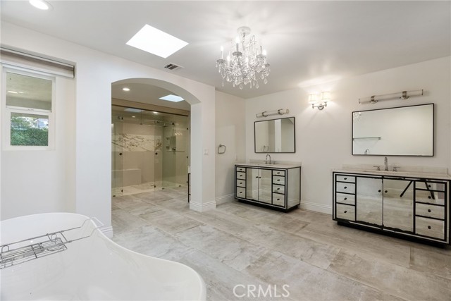 940 N Silent Ranch Drive, Glendora CA: https://media.crmls.org/medias/18252314-4256-4064-b920-13a422e12ec6.jpg