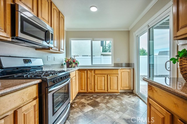 10627 Wildrose Drive, Rancho Cucamonga CA: https://media.crmls.org/medias/18253475-ce2a-4903-a3e0-63d8c164493e.jpg