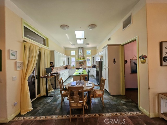 Detail Gallery Image 10 of 28 For 9740 La Canada Way, Shadow Hills,  CA 91040 - 3 Beds | 4 Baths